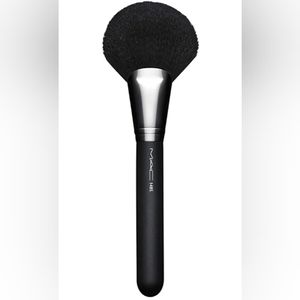 Mac Brush 140S synthetic, full fan brush